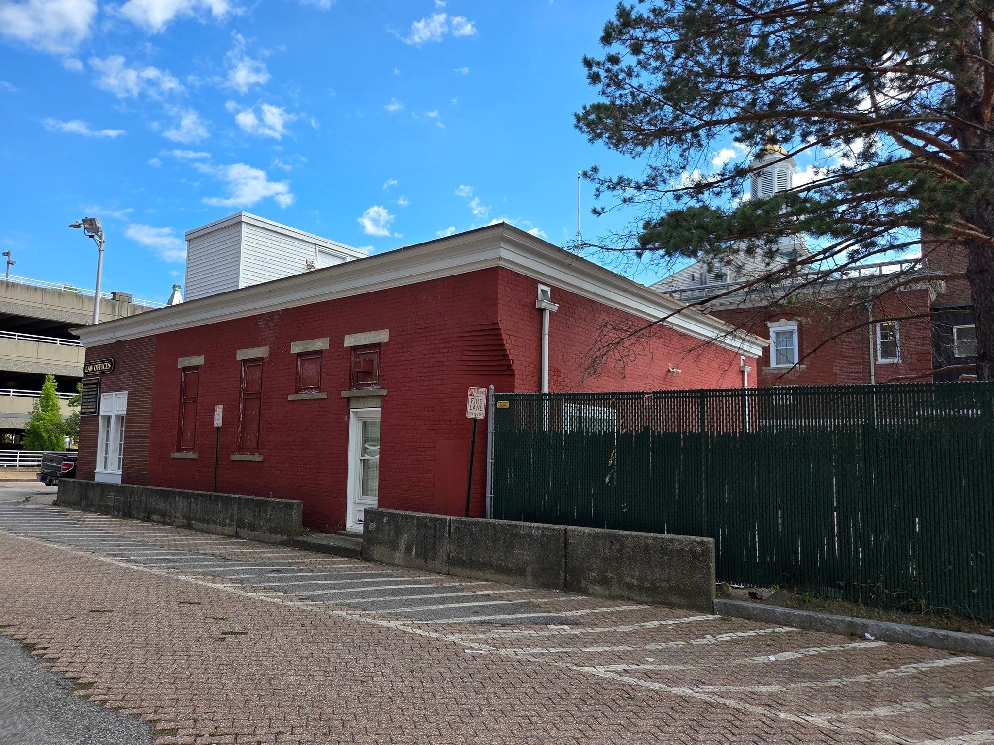 25 Crescent St