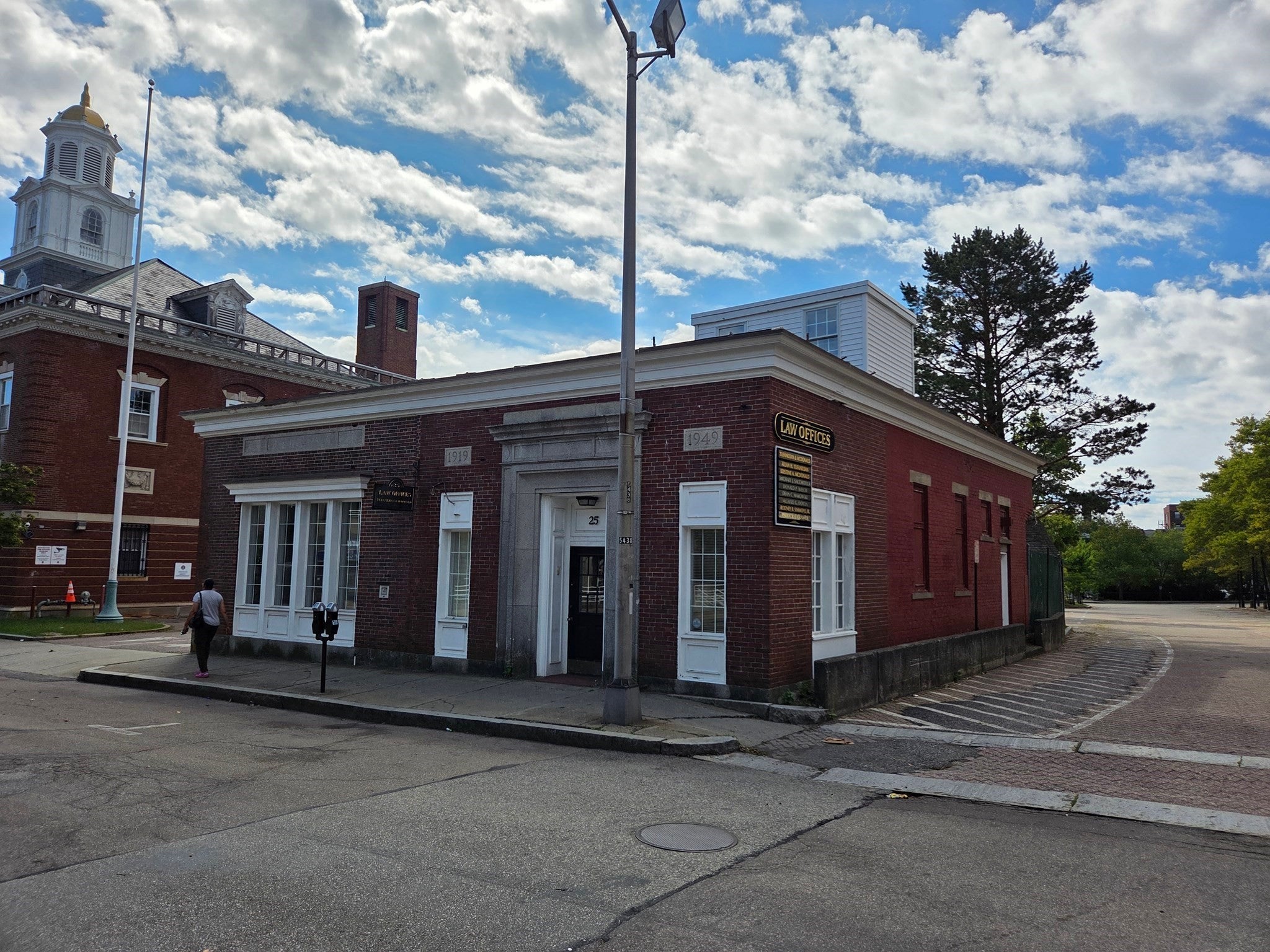 25 Crescent St