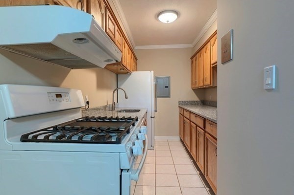 10 Longwood Dr 5