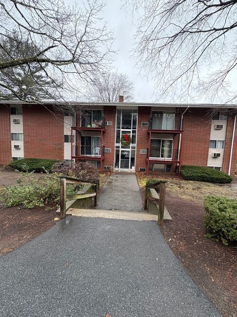 Photo of 10 Longwood Dr #5, Andover, MA 01810 (MLS # 73515153)