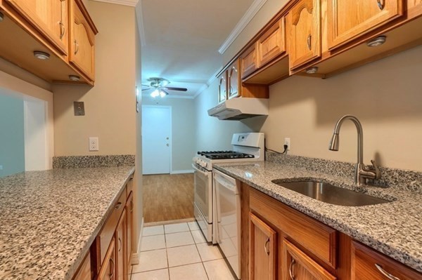 10 Longwood Dr 5