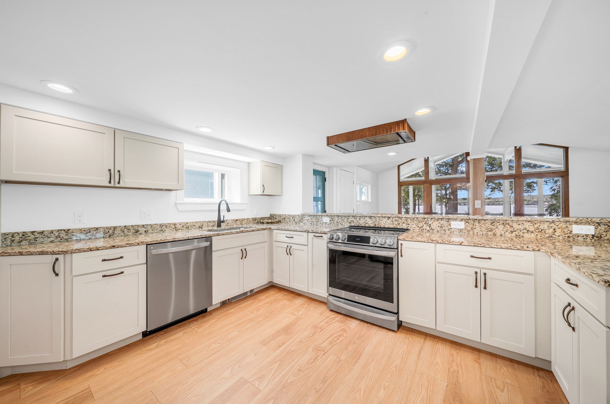 22 Lake Attitash Rd, Amesbury, MA, 22 Lake Attitash Rd, Amesbury, MA Photo #4