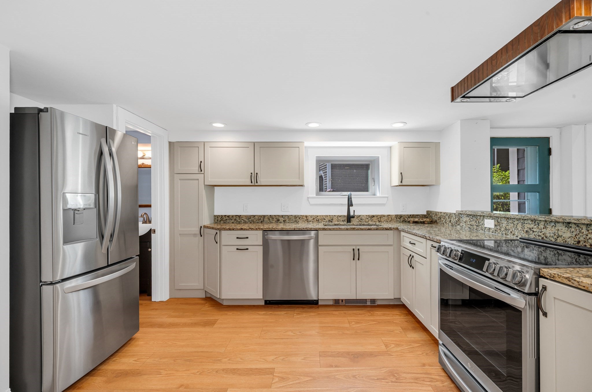 22 Lake Attitash Rd, Amesbury, MA, 22 Lake Attitash Rd, Amesbury, MA Photo #2
