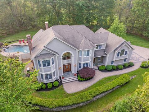 29 Hoveys Pond Dr Boxford MA 01921