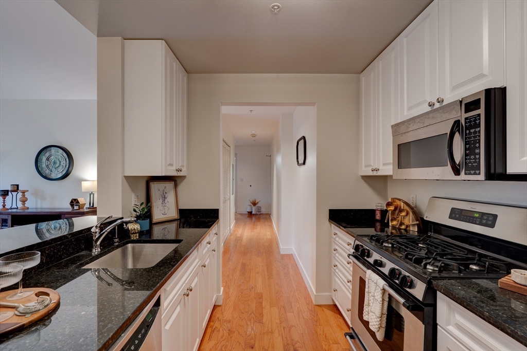 519 Harrison Ave 421D