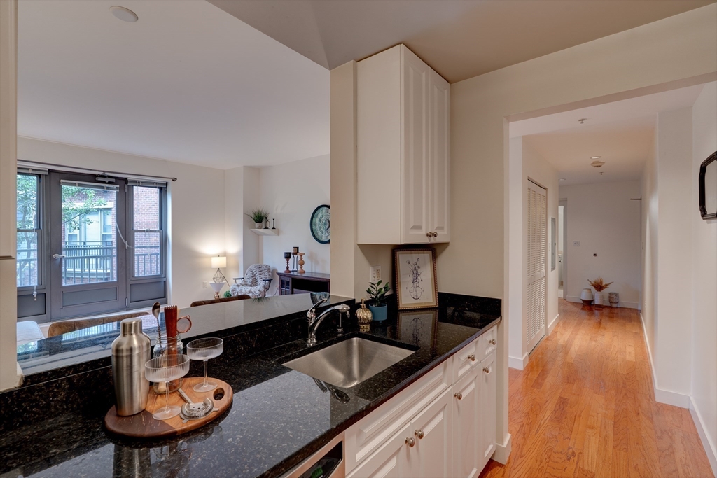 519 Harrison Ave 421D