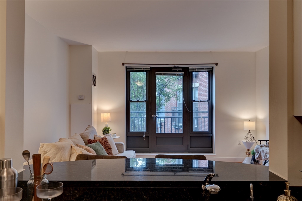 519 Harrison Ave 421D