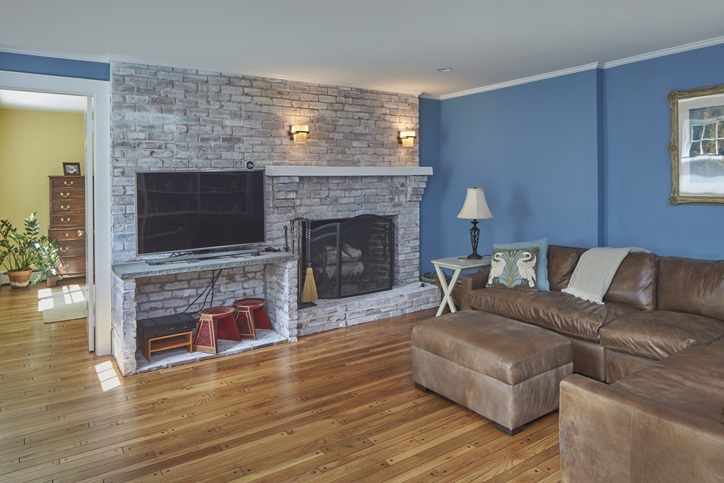 16 Pinecroft Rd