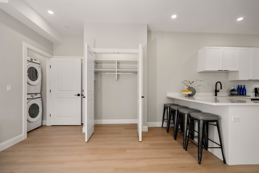 7 Cross St 204