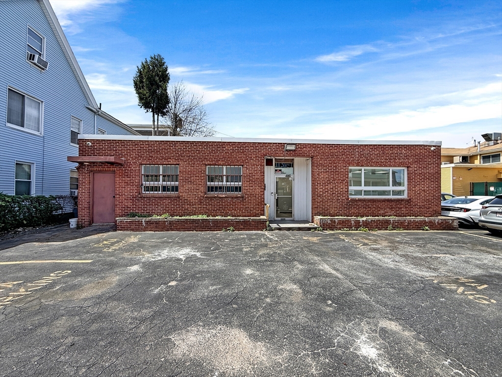 64 Dewey St