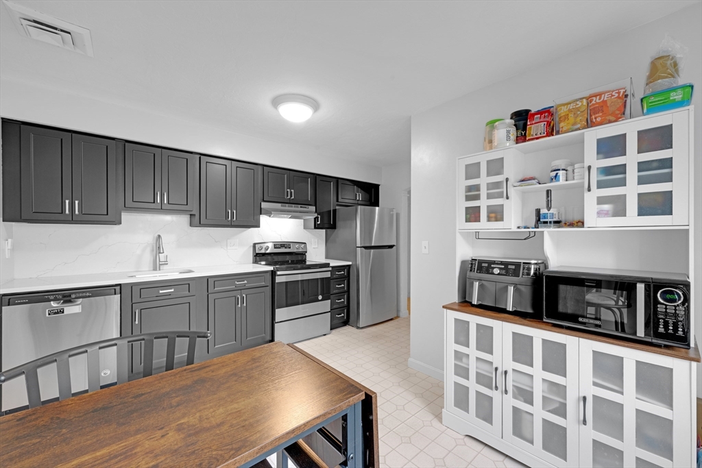 13 Cobblestone Lane 13