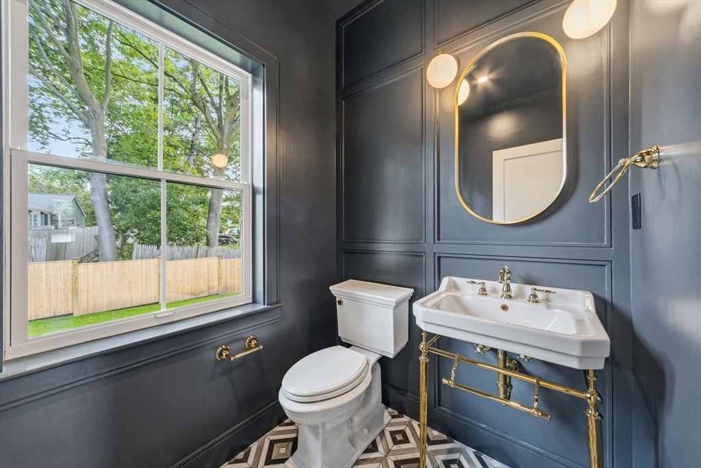 35 Fairview Ave, Lynnfield, MA Photo #10