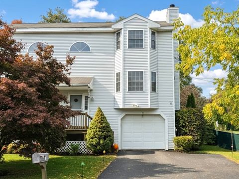 11 Phoenix St Worcester MA 01604
