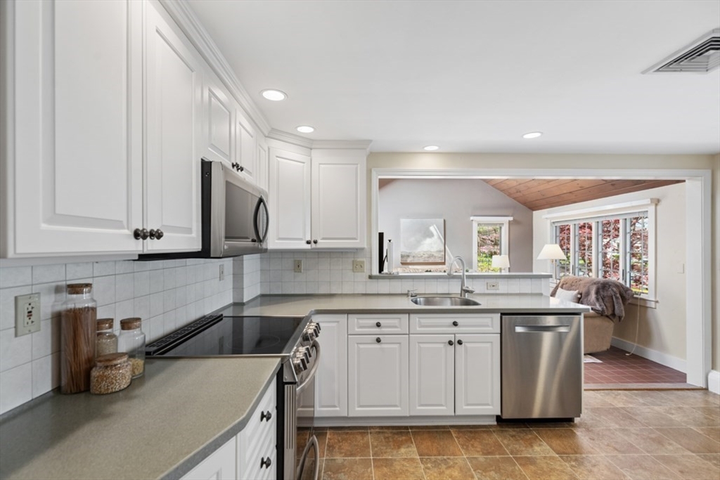 1 Westway, Lynnfield, MA, 1 Westway, Lynnfield, MA Photo #9