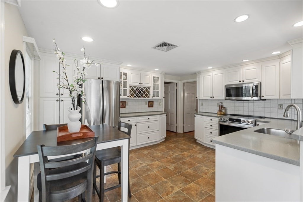 1 Westway, Lynnfield, MA, 1 Westway, Lynnfield, MA Photo #10