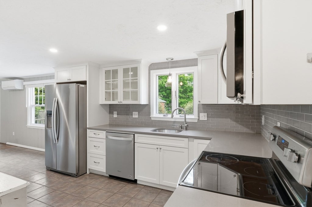 6 Hamilton Drive, Holland, MA Photo #6