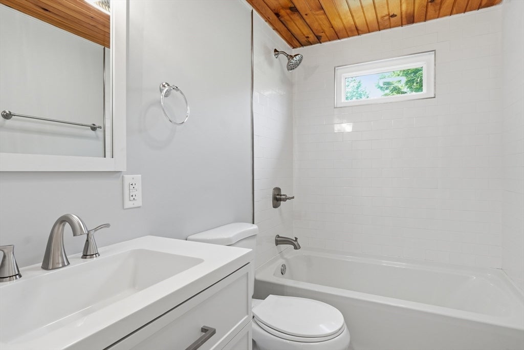 6 Hamilton Drive, Holland, MA Photo #26