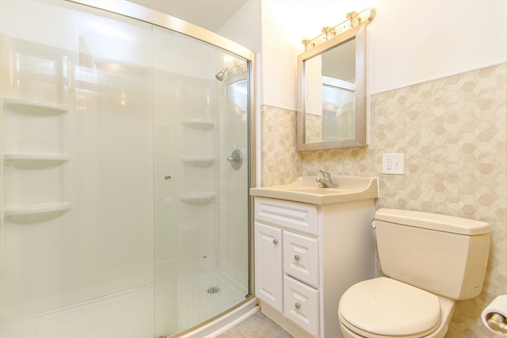 Webster, Massachusetts 01570, United States, 2 Bedrooms Bedrooms, ,1 BathroomBathrooms,Residential,Active,80894