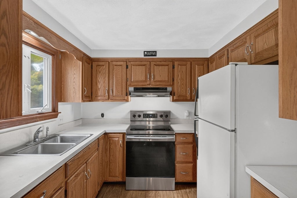 24 Railroad Ave, Taunton, MA Photo #12