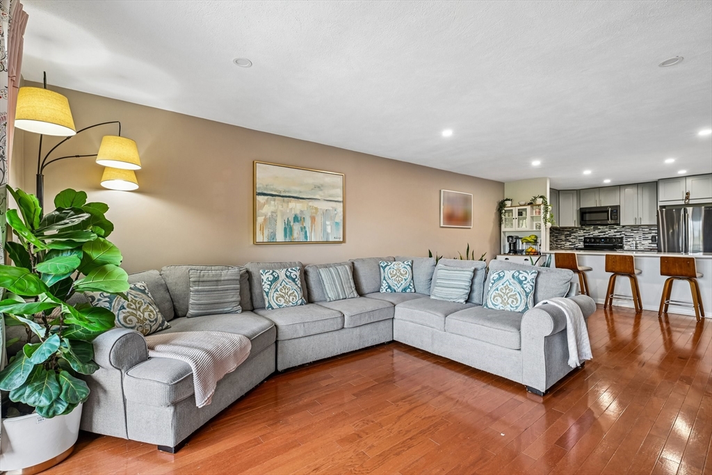 32 Whites Ave D43
