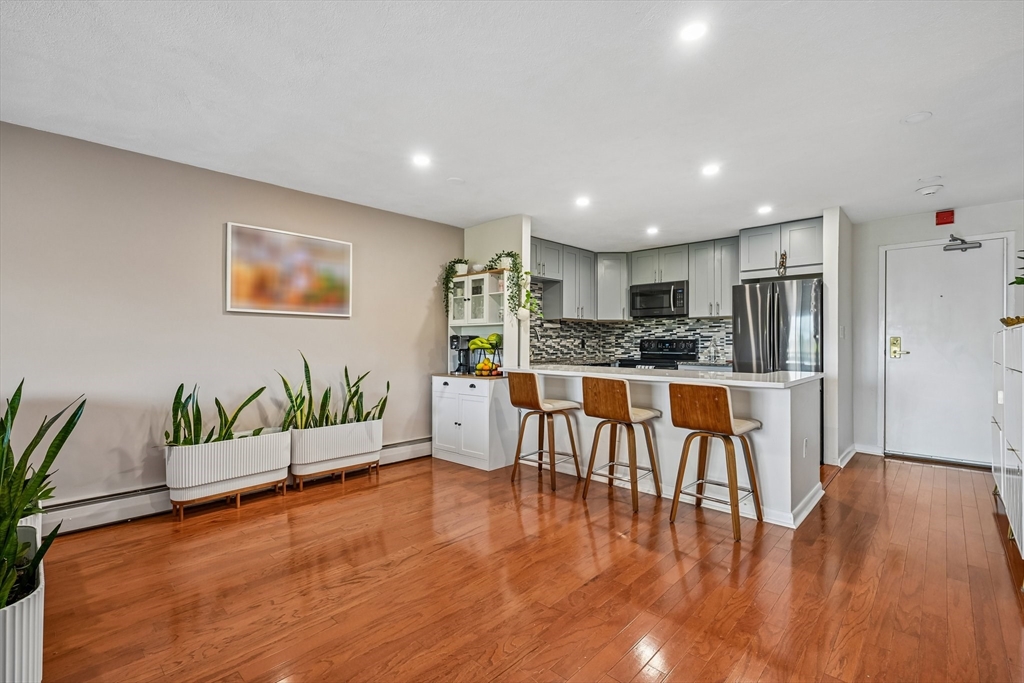 32 Whites Ave D43
