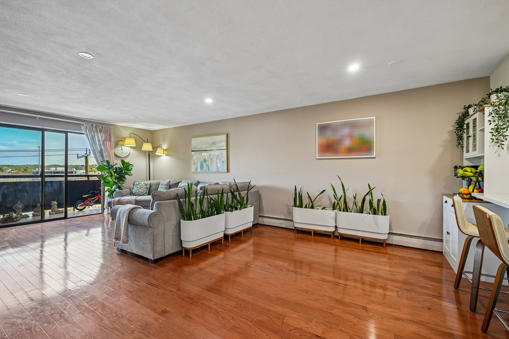 32 Whites Ave D43