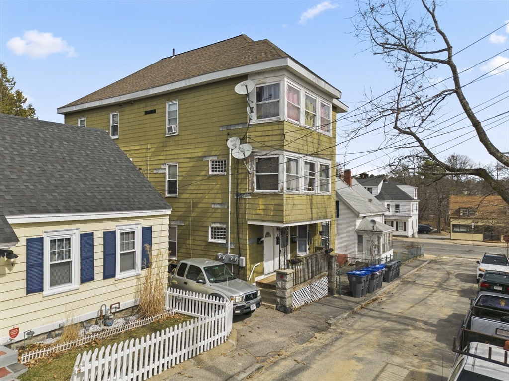 1-3 Ingalls Ct & 164-164a Broadway
