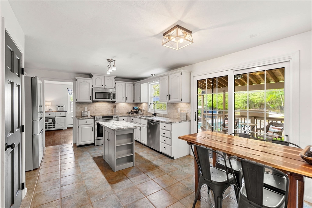 12 Rainbow Cir, Bridgewater, MA Photo #7