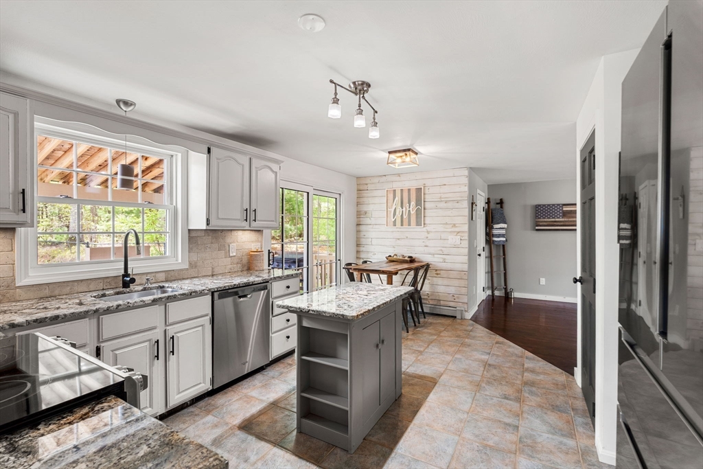 12 Rainbow Cir, Bridgewater, MA Photo #9