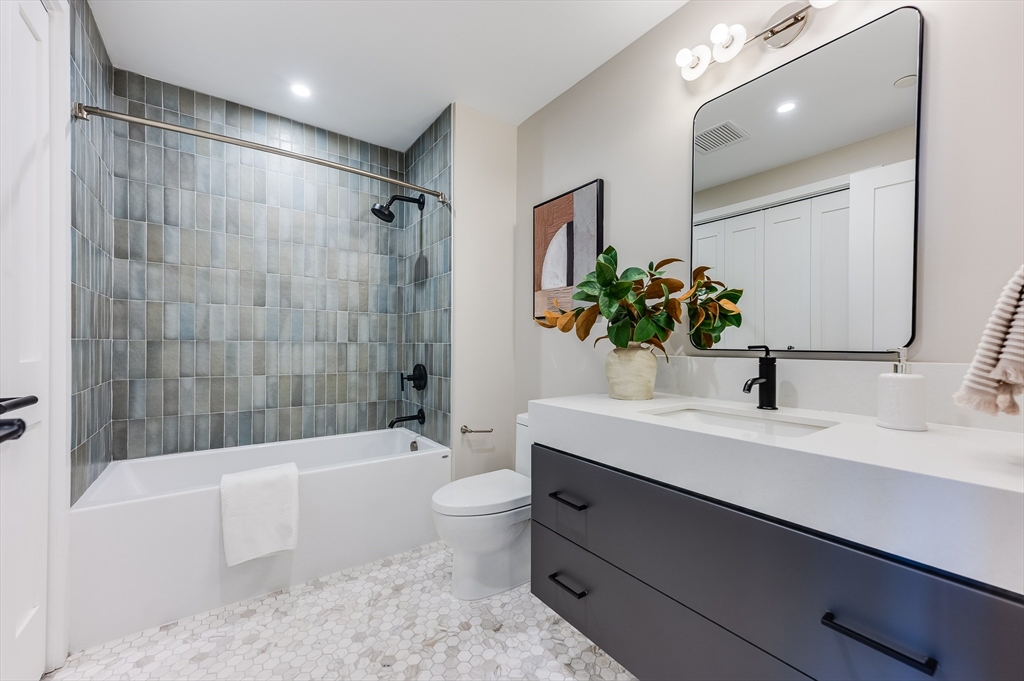 70 Leo Birmingham Pkwy #0504, Boston, MA Photo #12
