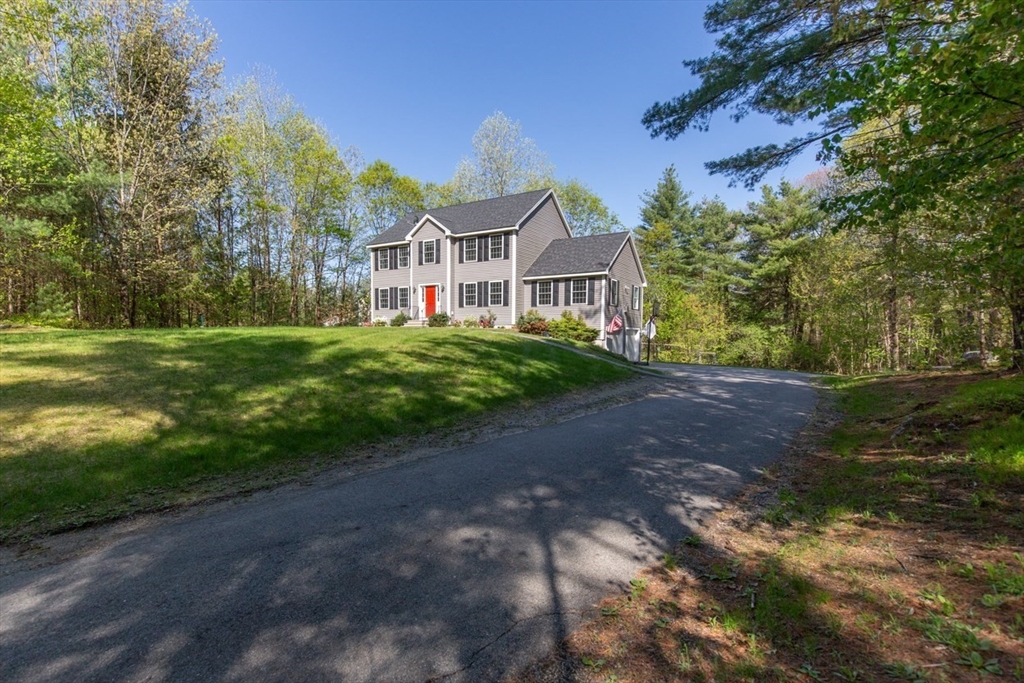 24 Robinson Ln