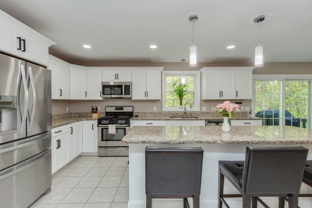 24 Robinson Ln