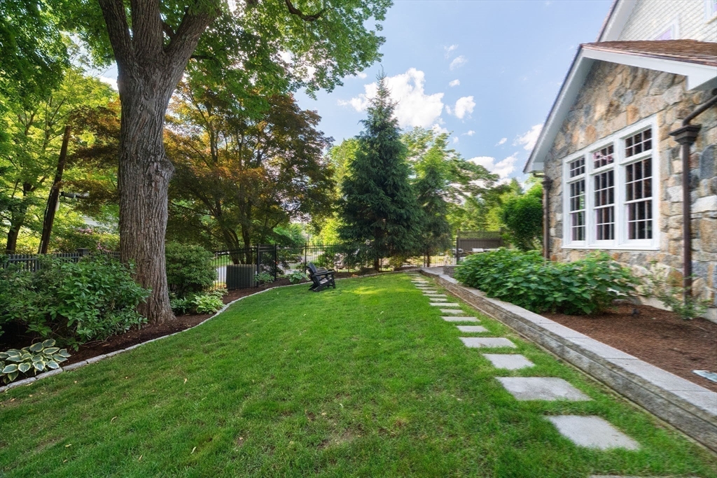 8 Valley Road