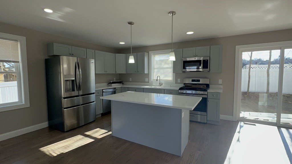 Click for 188 Proctor Ave #2, Revere, MA slideshow