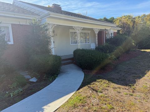 24 Wayne Memorial Dr Dartmouth MA 02747