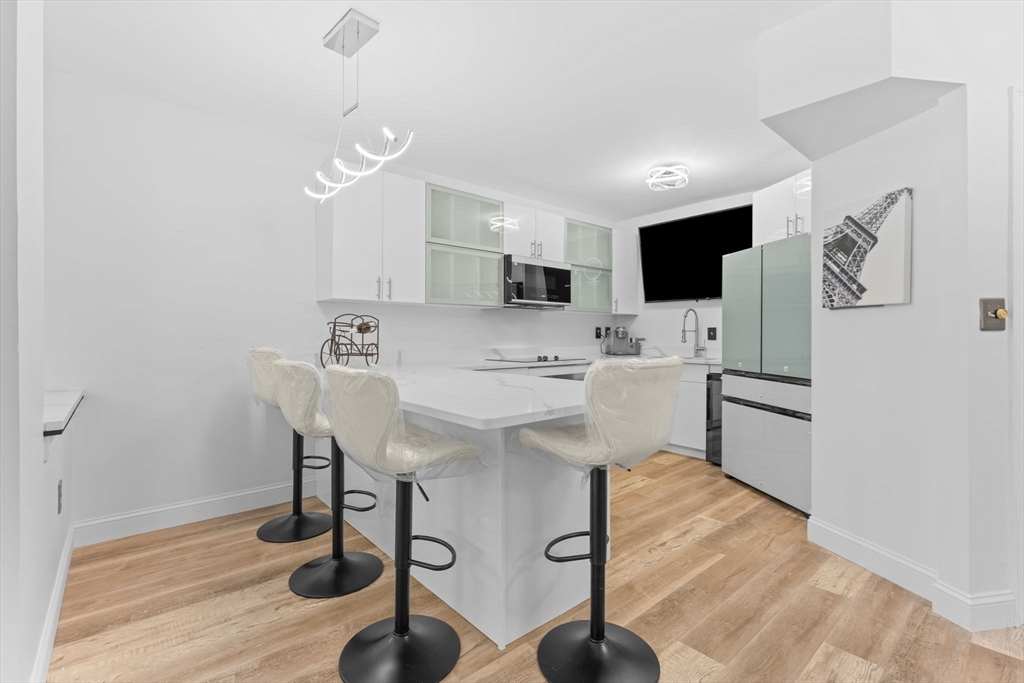 300 Lynn Shore Dr 210