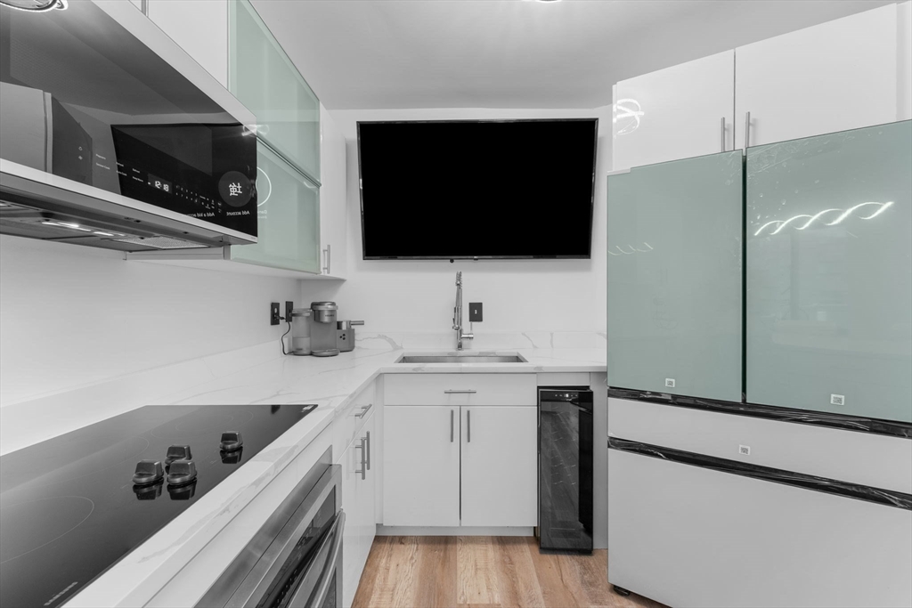 300 Lynn Shore Dr 210