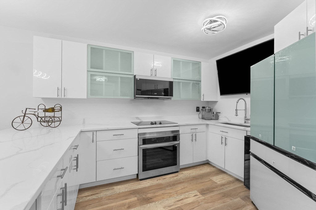 300 Lynn Shore Dr 210