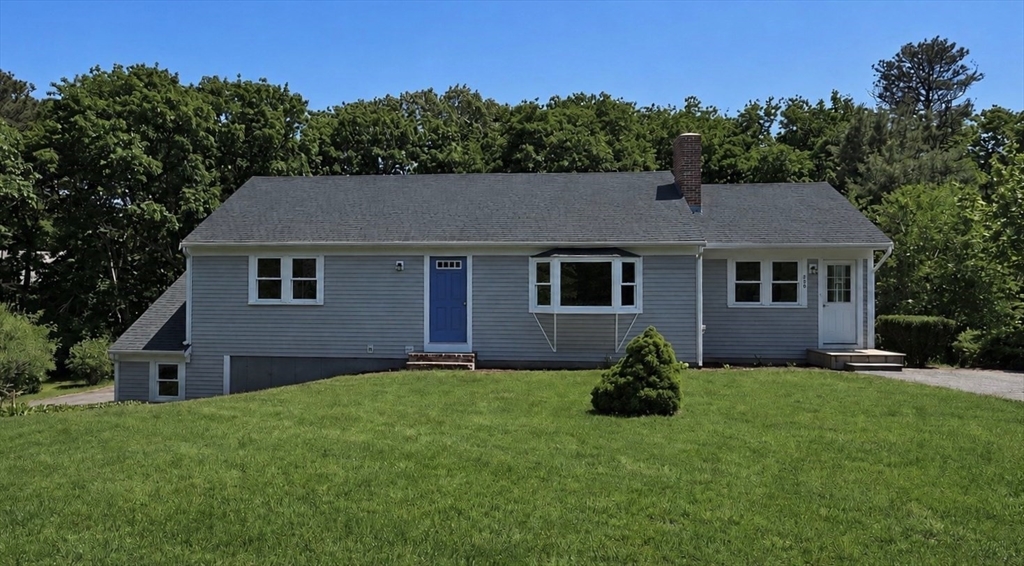 100 Village Ln