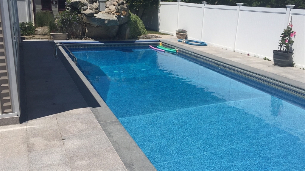 Dartmouth, Massachusetts 02747, United States, 3 Bedrooms Bedrooms, ,3 BathroomsBathrooms,Residential,Active,121188