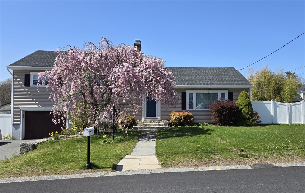 Dartmouth, Massachusetts 02747, United States, 3 Bedrooms Bedrooms, ,3 BathroomsBathrooms,Residential,Active,121188