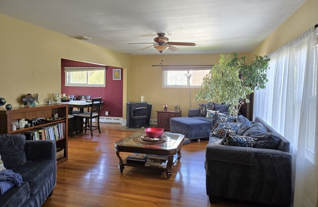 Dartmouth, Massachusetts 02747, United States, 3 Bedrooms Bedrooms, ,3 BathroomsBathrooms,Residential,Active,121188