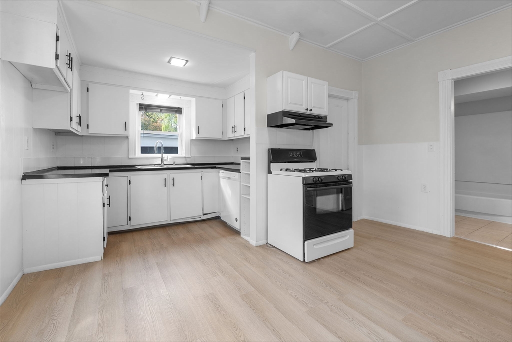 37 Byron St