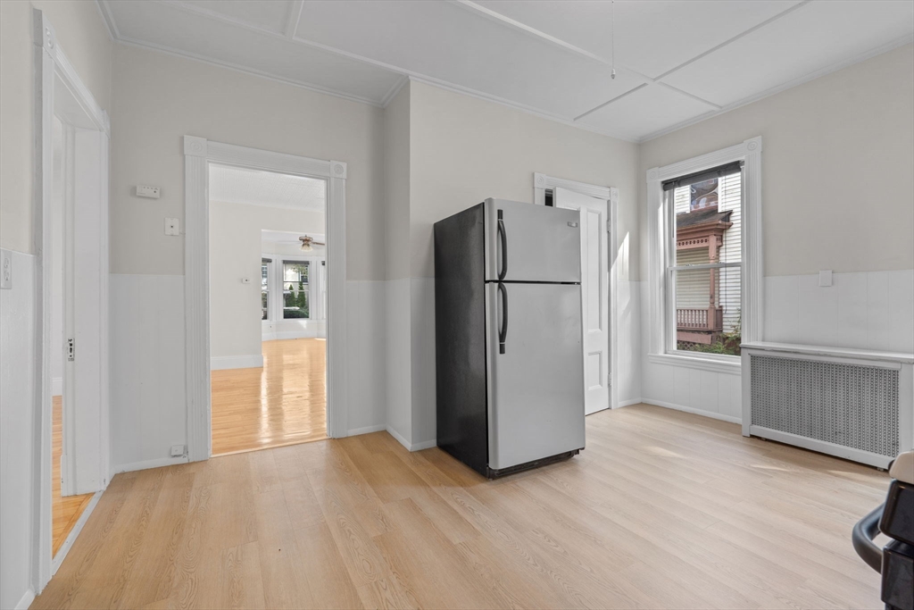 37 Byron St