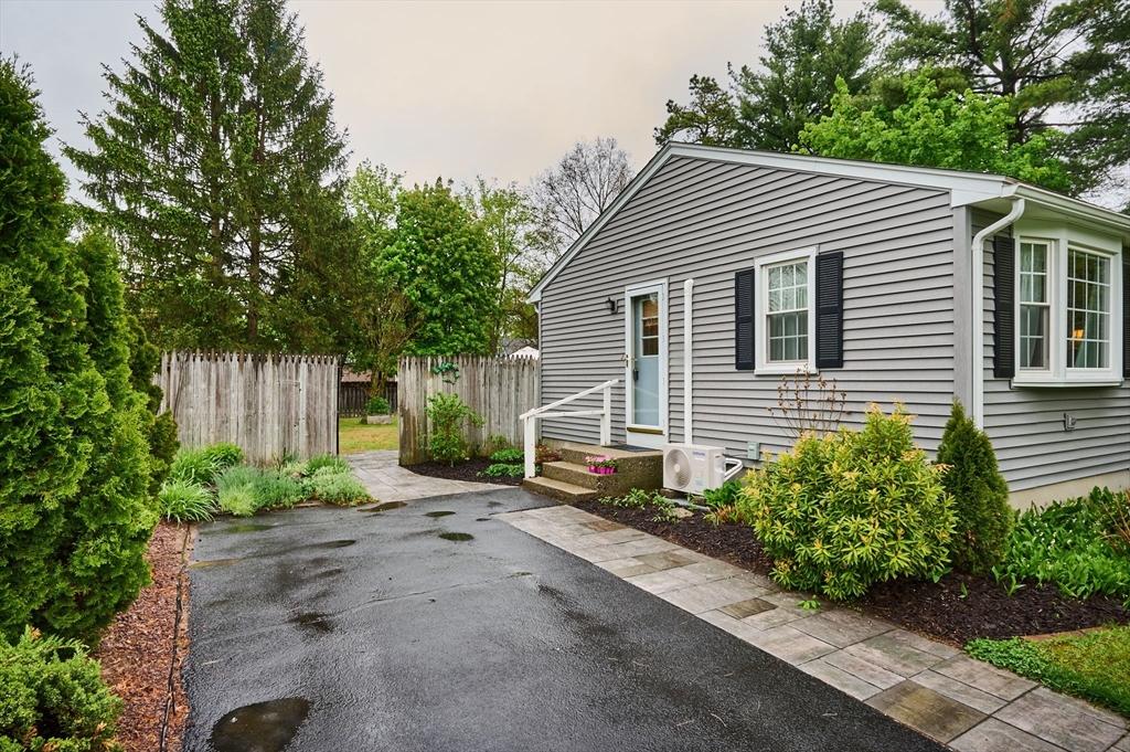19 Beyer Dr, Easthampton, MA Photo #4