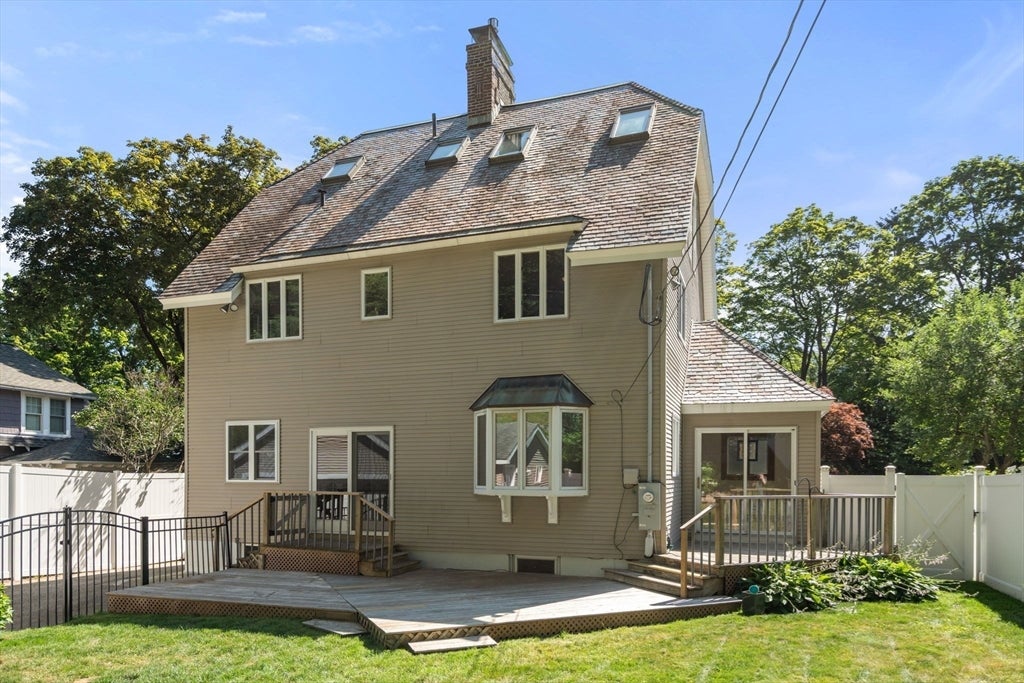 43 Laconia Rd