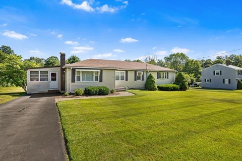 132 S High St Foxboro MA 02035