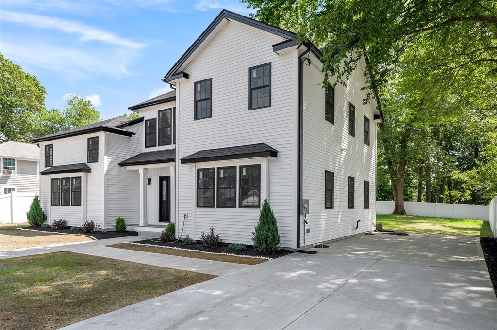 24 Lake St