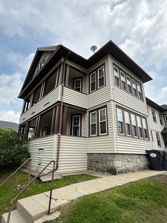22 N Woodford Street