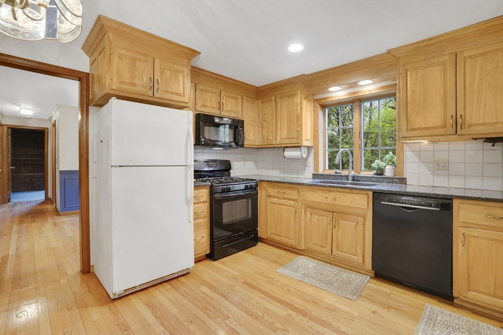 6 Garden Ln, Wilbraham, MA Photo #6